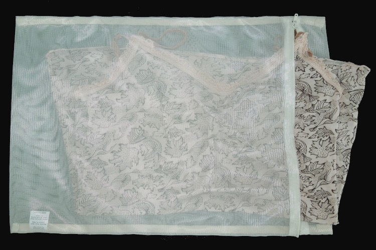 Lingerie wash bag for eco-fabrics